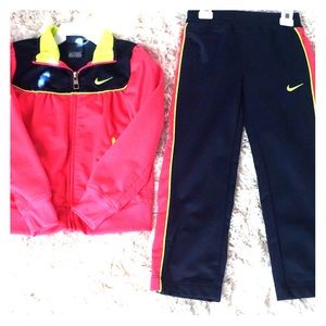Beautiful 2 piece Nike Sweatsuit!